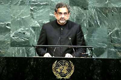 Pakistan PM Hands Over Dossier on Kashmir to UN Chief