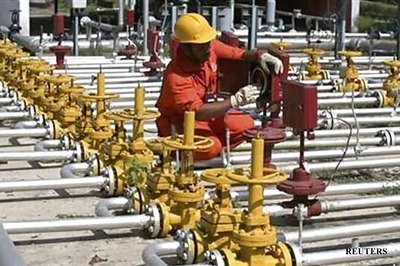 US mulling sanction on India for buying Iran oil