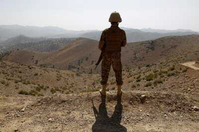 Bomb Targets Polio Protection Team in Northwest Pakistan, Killing 5 Policemen