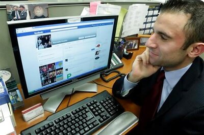 Couples who post about their relationships on Facebook happier