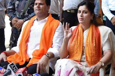 Hanuman Chalisa Row: Navneet Rana Writes to Delhi Police Seeking Action Against Sanjay Raut for 'Casteist' Slur