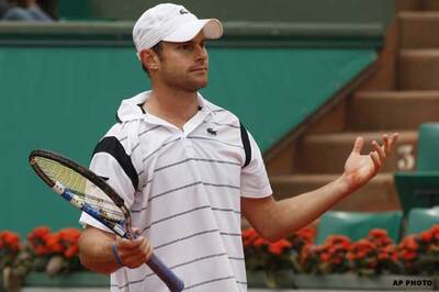 Serena Williams wins, Roddick loses to qualifier