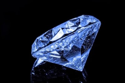 US Man, Walking In Park, Picks A Piece Of Glass Only To Find It's 5-Carat Diamond