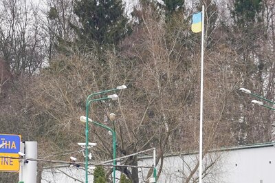 Indian Students Rush to Reach Ukraine-Poland Border, Only to Find Long Queues