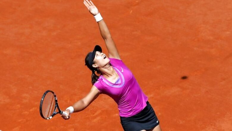Defending champion Li wins in 3 sets