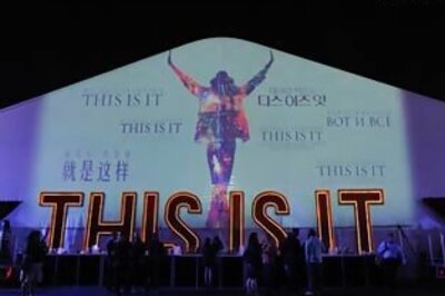 Jackson's This Is It movie premieres worldwide