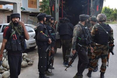 Two Militants Involved in Attacks on Migrant Labourers Killed in Overnight Encounter in J&K's Pulwama; Internet Snapped in Area