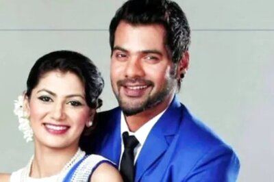 Kumkum Bhagya Written Update: Pragya Signs Papers; Mitali, Pammi Plan to Spend Money