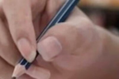 UP Police Exam Candidate Arrives With Iron Chain Around Her Waist, Says This Will Happen if Untied