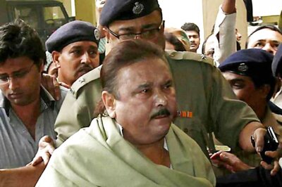 Discharged from Hospital Post-Bail in Narada Case, TMC MLA Madan Mitra Sings on Way Back Home