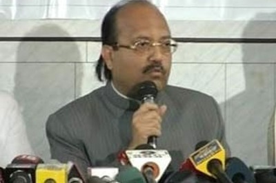 Amar Singh calls Advani into SP; dais caves in