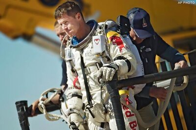 Felix Baumgartner lands after record-breaking jump of 39 km