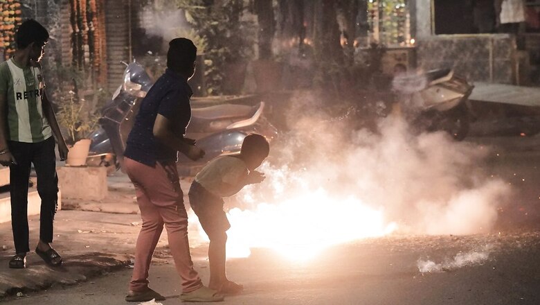 Morning Post Diwali, Delhi's AQI 'Very Poor'; Crackers Burst Despite Ban, Complaints of 'Burning Eyes'
