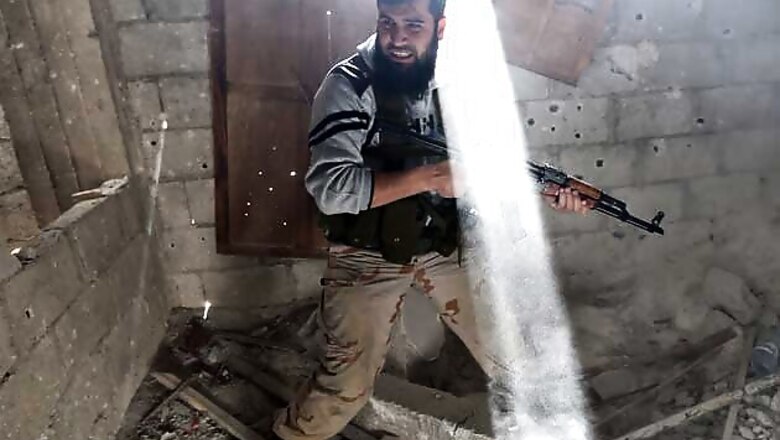 Syrian rebels free 300 prisoners from northern jail