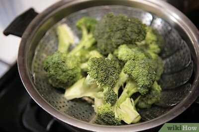 How to Keep Cooked Broccoli Bright Green