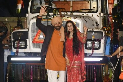 Sunny Deol, Ameesha Patel Break Into Bhangra, Dance in Front of Truck at Gadar 2 Trailer Launch; Watch