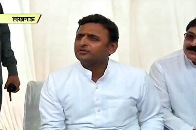 Shia cleric meets Akhilesh Yadav, seeks fulfilment of six demands