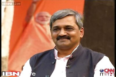 Delhi BJP reviews political situation in city