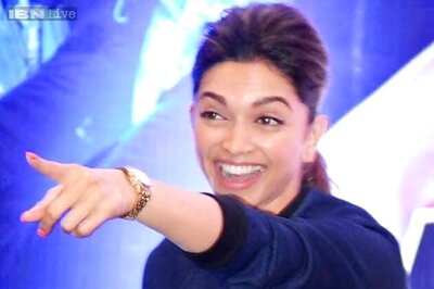 Reporter asked to stand up on a chair and dance for asking an 'unhappy' question: What happened at the press conference of 'Happy New Year'