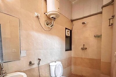 Wet Toothbrush To Towels, Things You Should Not Keep In Bathroom