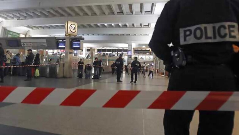 France: Soldier stabbed on the outskirts of Paris