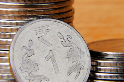 RBI's FX Intervention Via Forwards May Hamper Rupee's Defence, Say Analysts