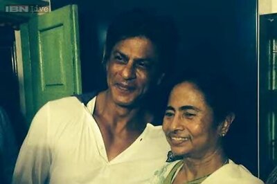 Shah Rukh Khan celebrates KKR's victory with Mamata Banerjee over a plate of fish fry