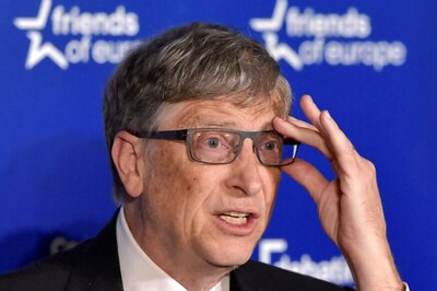 Poop in Hand, Bill Gates Lends Support to China's Toilet Revolution