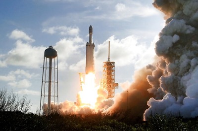 SpaceX Falcon 9 Rocket Carrying AI Robot Cimon Reaches Space Station