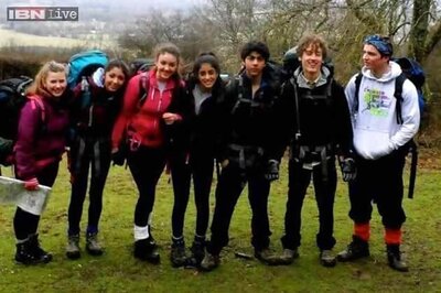 Snapshot: Shah Rukh Khan's son Aryan gets kissed by two girls