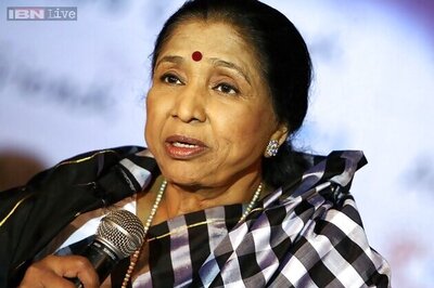 Asha Bhosle sings a Lavani for marathi film 'Gurukul'