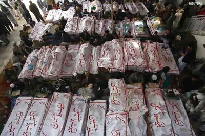 Pakistan: Blast victims' families refuse to bury dead