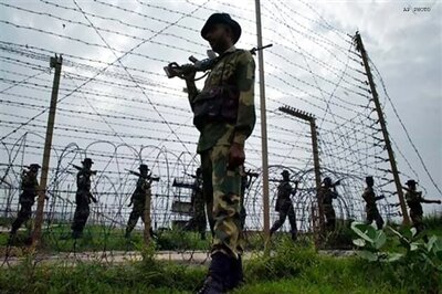 Pakistani troops fire on Indian posts across LoC