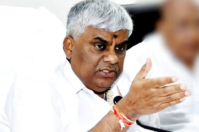 Ahead of Karnataka Bypolls, HD Deve Gowda's Grandson and 5 Others Booked for Assaulting BJP Workers