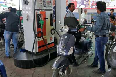 K'taka Govt Issues Notification Reducing Tax on Diesel, Petrol by Rs 7 Per Litre