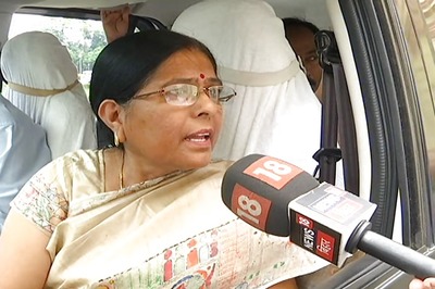 Muzaffarpur Shelter Rape Case: Former Bihar Minister Manju Verma Arrives in an Auto to Surrender, Faints in Court