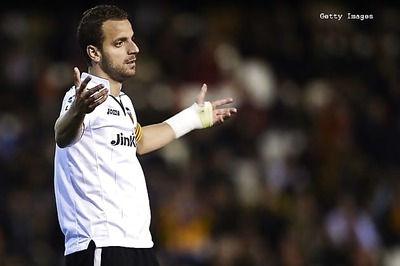 Roberto Soldado completes big-money move from Valencia to Spurs