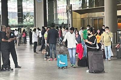 Lengthy Procedure, Uncertainty & Fear of Infection: Travel Plans of Many Up in The Air as Omicron Halts 'New Normal'