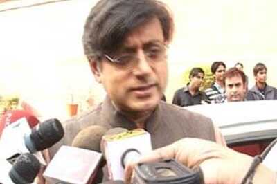 Tharoor against new visa rules, tweets to say so