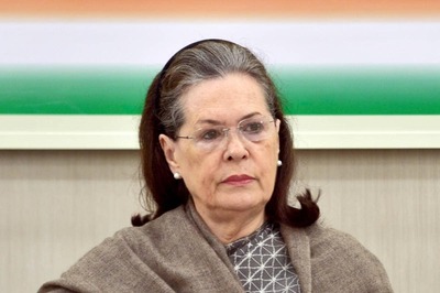 Sonia Gandhi Chairs Meeting of Party MPs to Discuss Pandemic Situation