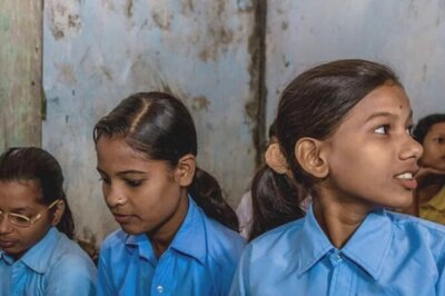 Journalist-turned-teacher Creates Train-like School To Attract Students in Jharkhand