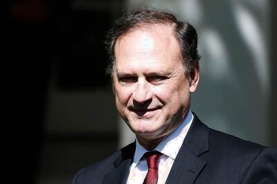 US Supreme Court Abortion Draft 'Authentic,' Says Chief Justice, Orders Leak Probe