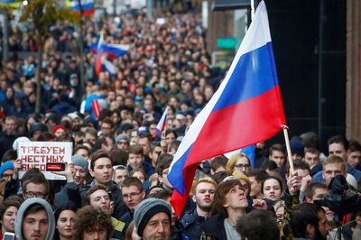 On Putin's Birthday, Opposition Activists Protest, Call for Him to Quit