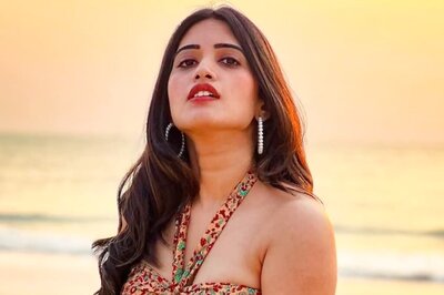 Actress Sravanthi Chokkarapu Looks Stunning In Her Beach Look