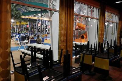 Bars and Restaurants Peel Cash from Walls to Help Idled Workers