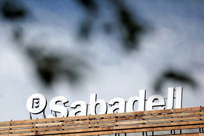 Catalan Bank Shares Fall After Regional Parliament Declares Independence