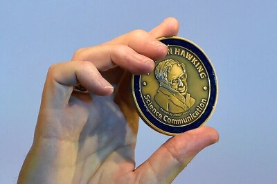 Stephen Hawking launches medal for science communication