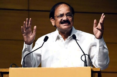‘King Can Do No Wrong’: Venkaiah Naidu Asks Rajya Sabha MPs to Speak in Hindi