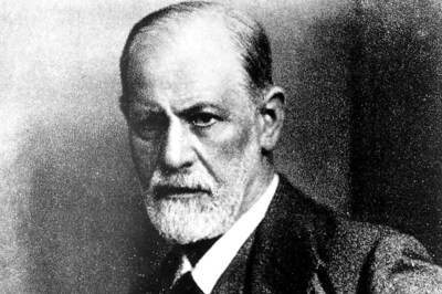 Lord of The Shrinks: Israel Museum Exhibits Rings Sigmund Freud Used to Bind His Students