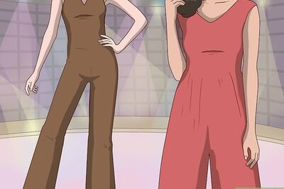 How to Dress Up for a Disco Party